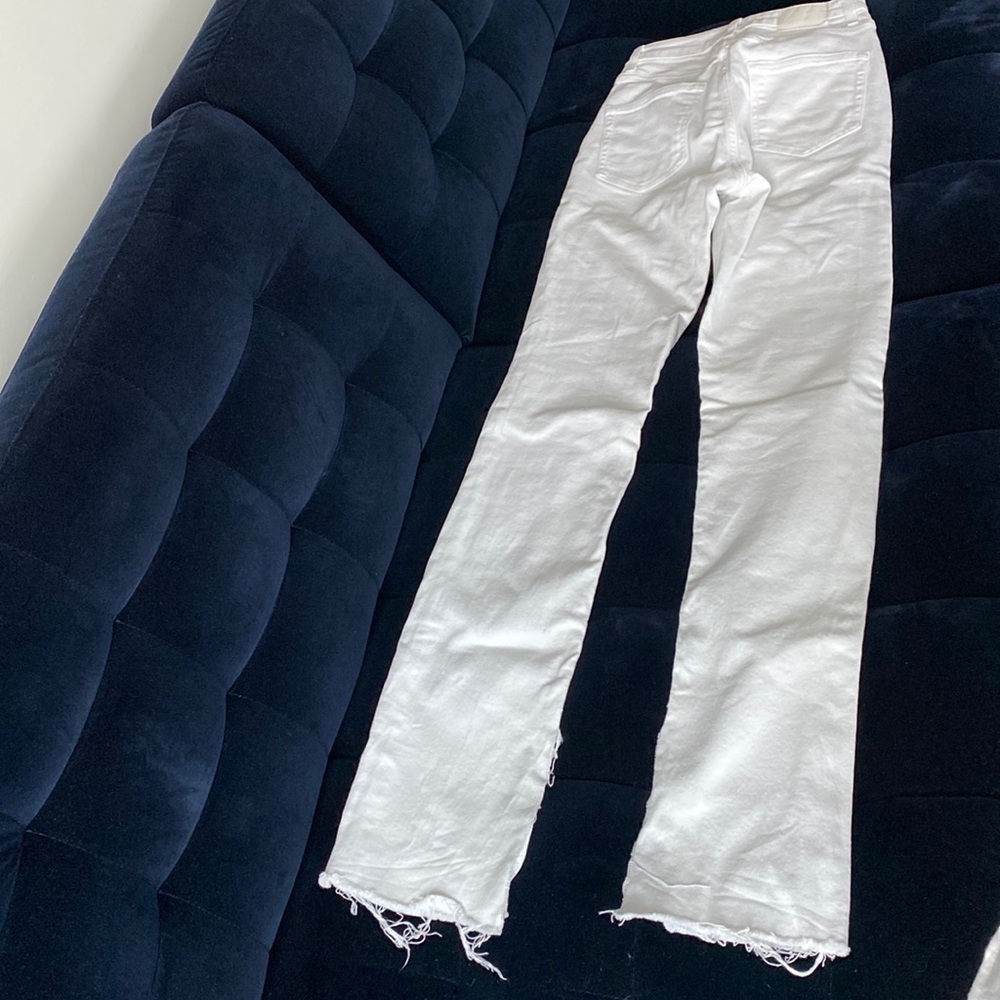 Zara white jeans, frayed hem with slits on both legs. Worn once. Size 2